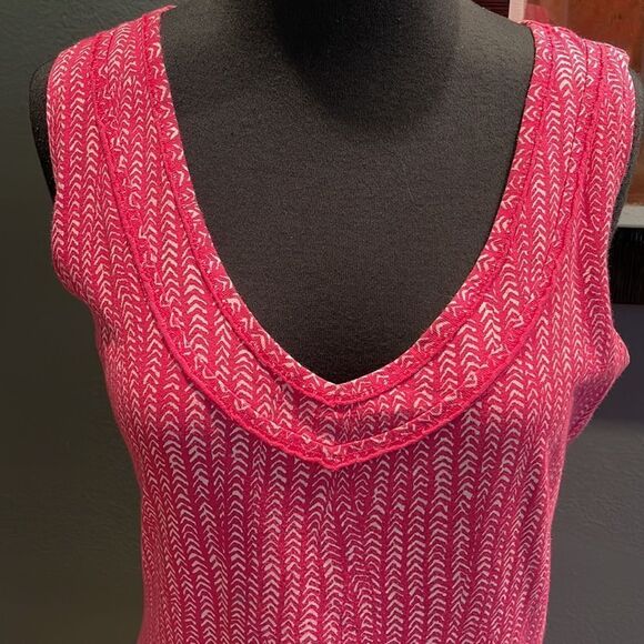 fresh produce pink/white print a-line v neck sleeveless midi. Neckline detail. - Picture 2 of 6